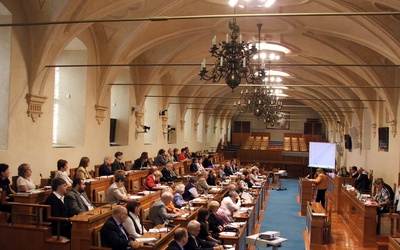 Czeski Senat odrzucił ustawę, która przewiduje opodatkowanie rekompensat za majątki kościelne