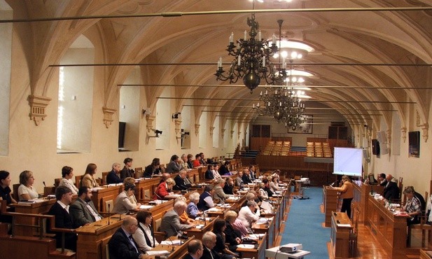 Czeski Senat odrzucił ustawę, która przewiduje opodatkowanie rekompensat za majątki kościelne