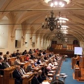 Czeski Senat odrzucił ustawę, która przewiduje opodatkowanie rekompensat za majątki kościelne