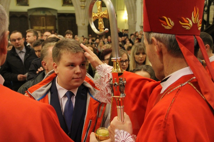 Bierzmowanie w tarnowskiej katedrze