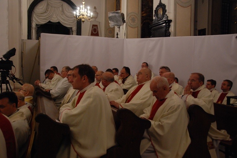 Uroczystości pogrzebowe śp. bp. Alojzego Orszulika - cz. I