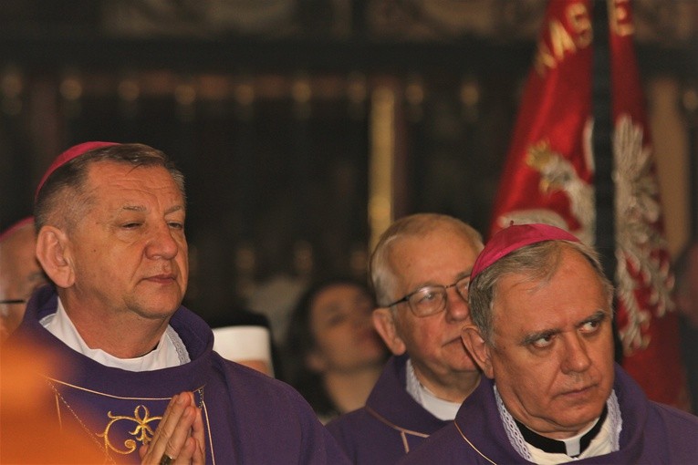 Uroczystości pogrzebowe śp. bp. Alojzego Orszulika - cz. I