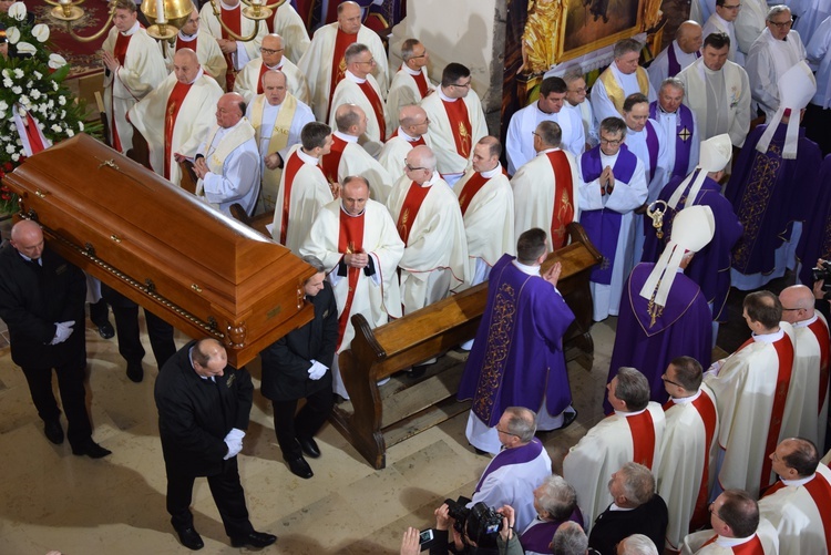 Uroczystości pogrzebowe śp. bp. A. Orszulika - cz. 2