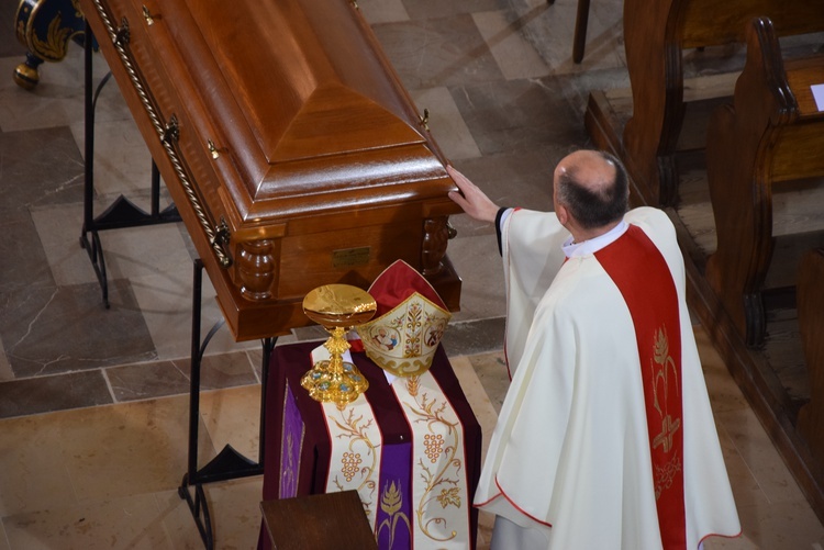 Uroczystości pogrzebowe śp. bp. A. Orszulika - cz. 2