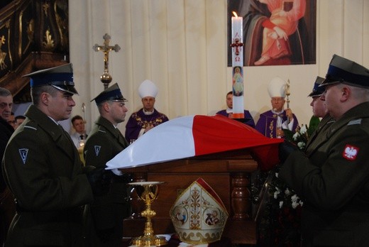 Uroczystości pogrzebowe śp. bp. A. Orszulika - cz.1