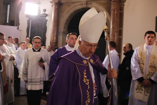 Uroczystości pogrzebowe śp. bp. A. Orszulika - cz.1