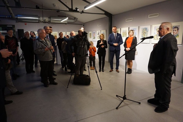 Galeria obrazów Józefa Obacza to ponad 50 portretów żołnierzy wyklętych