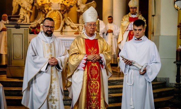 Anioły Dobroci wręczyli bp Andrzej F. Dziuba oraz redaktor naczelny "Gościa Niedzielnego" ks. Adam Pawlaszczyk
