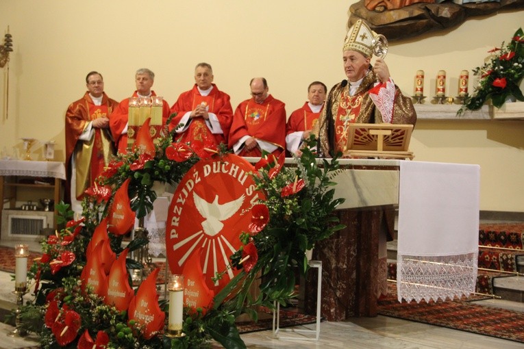 Bierzmowanie w parafii Krzyża św. w Dębicy