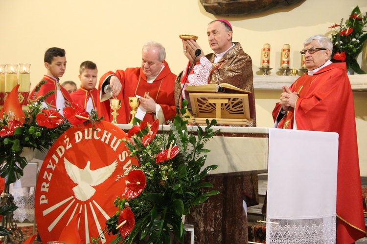 Bierzmowanie w parafii Krzyża św. w Dębicy