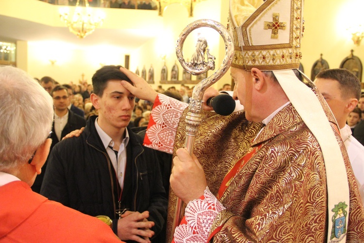 Bierzmowanie w parafii Krzyża św. w Dębicy