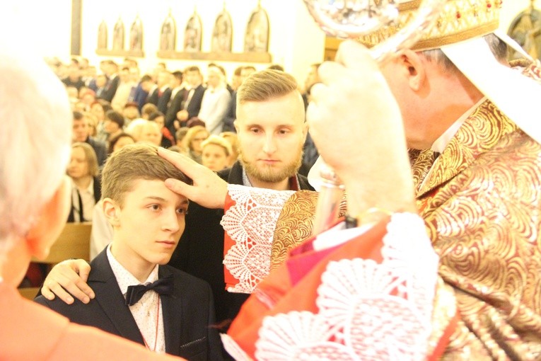 Bierzmowanie w parafii Krzyża św. w Dębicy