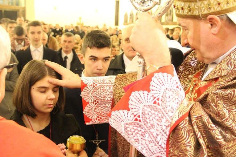 Bierzmowanie w parafii Krzyża św. w Dębicy