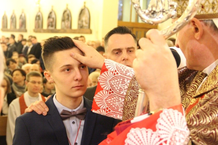 Bierzmowanie w parafii Krzyża św. w Dębicy