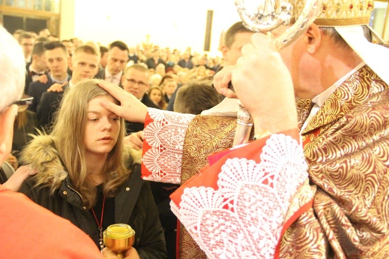 Bierzmowanie w parafii Krzyża św. w Dębicy