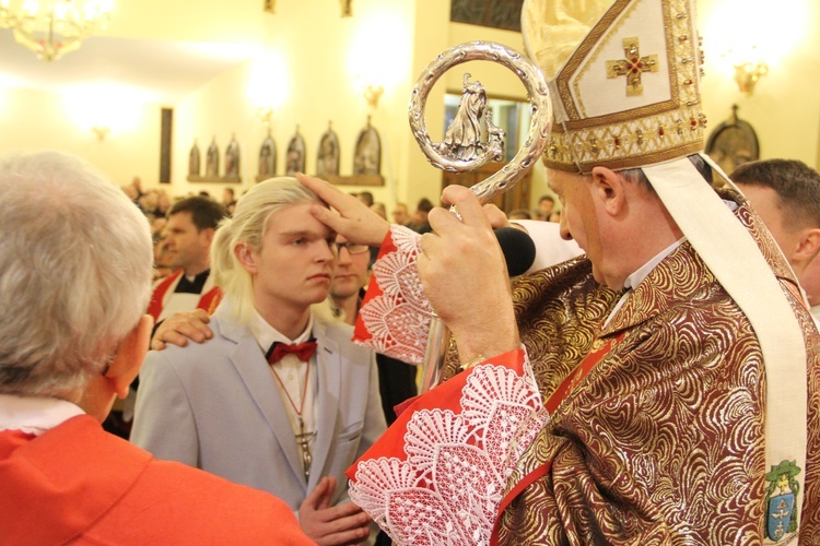 Bierzmowanie w parafii Krzyża św. w Dębicy