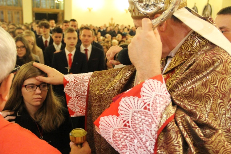 Bierzmowanie w parafii Krzyża św. w Dębicy