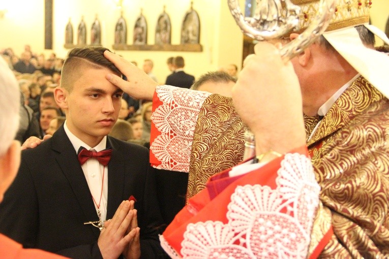 Bierzmowanie w parafii Krzyża św. w Dębicy