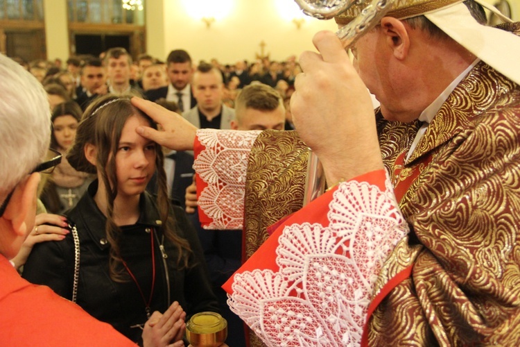 Bierzmowanie w parafii Krzyża św. w Dębicy