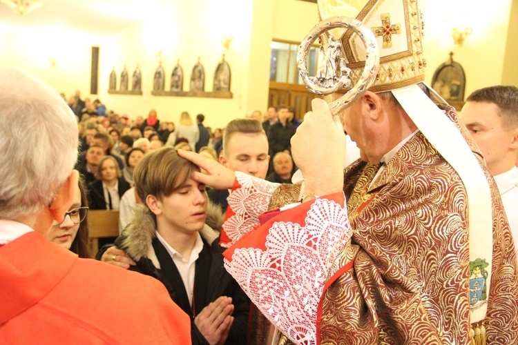 Bierzmowanie w parafii Krzyża św. w Dębicy