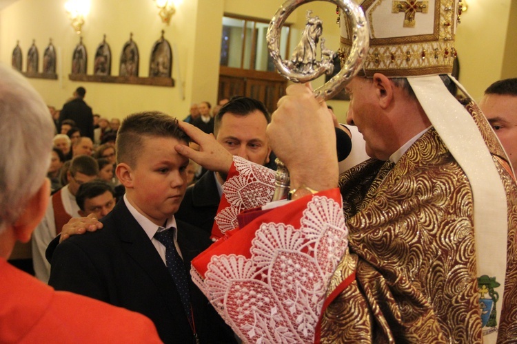 Bierzmowanie w parafii Krzyża św. w Dębicy