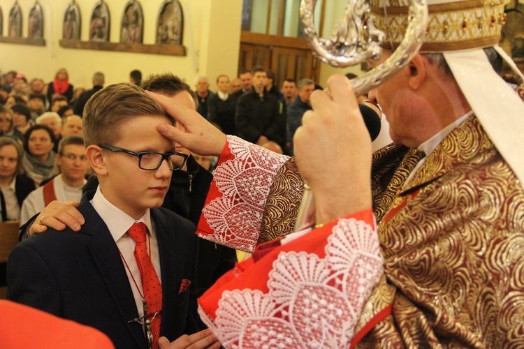 Bierzmowanie w parafii Krzyża św. w Dębicy