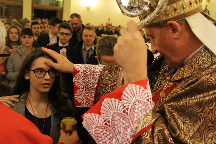 Bierzmowanie w parafii Krzyża św. w Dębicy