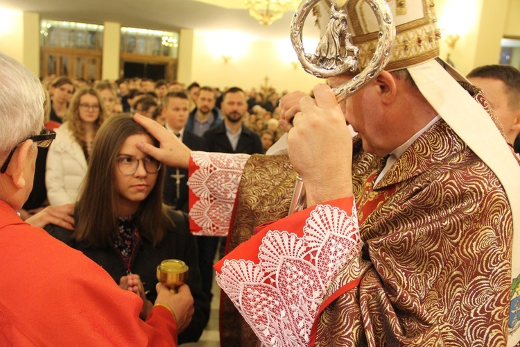 Bierzmowanie w parafii Krzyża św. w Dębicy