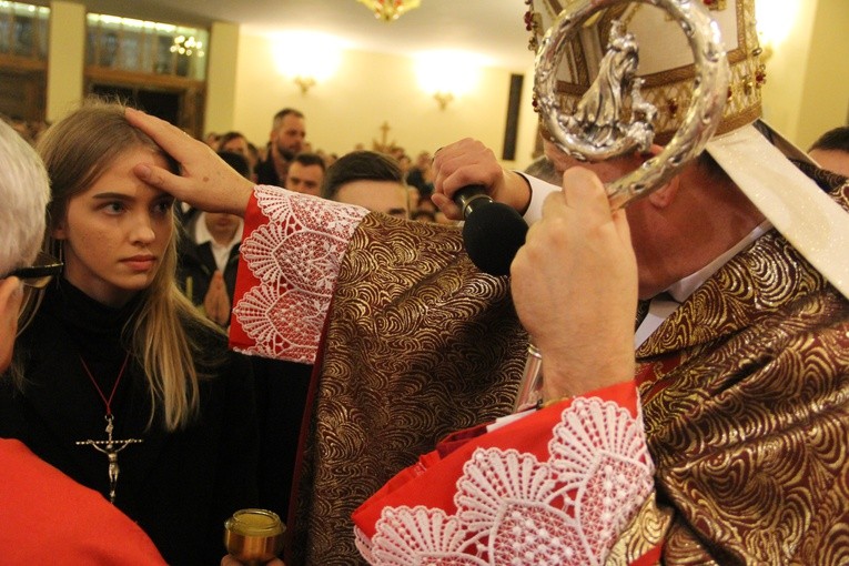 Bierzmowanie w parafii Krzyża św. w Dębicy