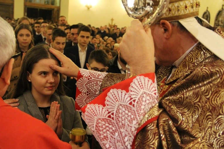 Bierzmowanie w parafii Krzyża św. w Dębicy