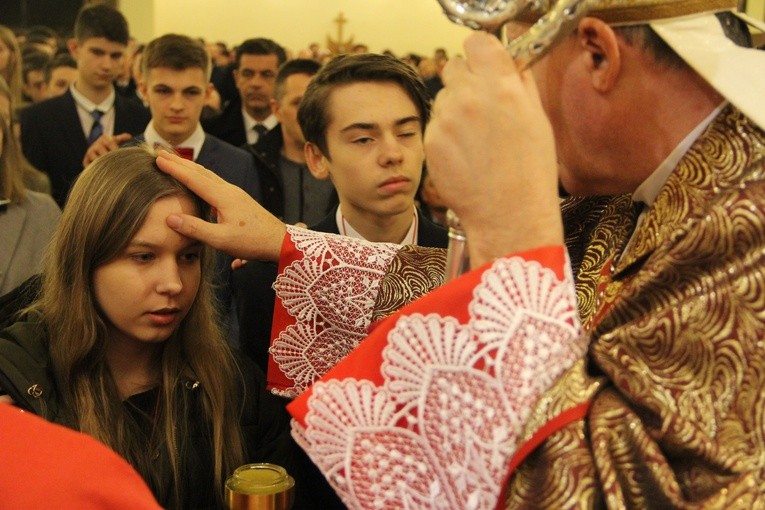 Bierzmowanie w parafii Krzyża św. w Dębicy