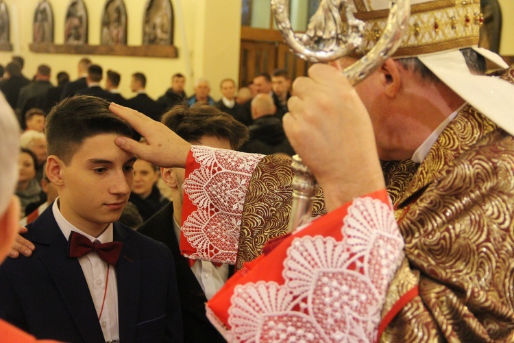 Bierzmowanie w parafii Krzyża św. w Dębicy