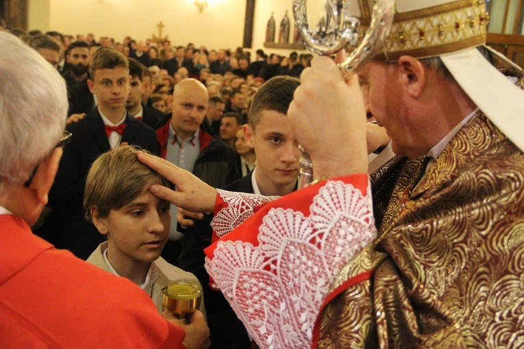 Bierzmowanie w parafii Krzyża św. w Dębicy