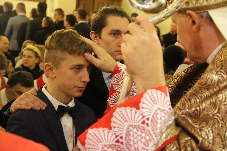 Bierzmowanie w parafii Krzyża św. w Dębicy