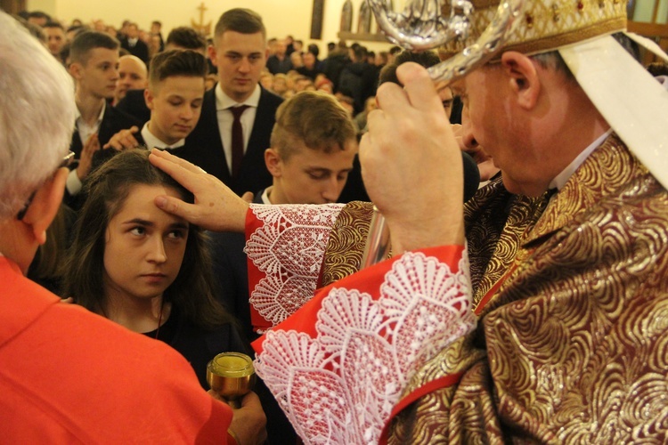 Bierzmowanie w parafii Krzyża św. w Dębicy