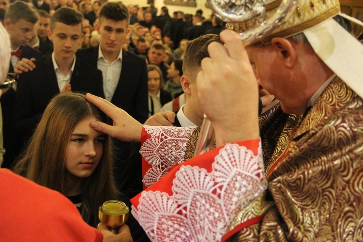 Bierzmowanie w parafii Krzyża św. w Dębicy