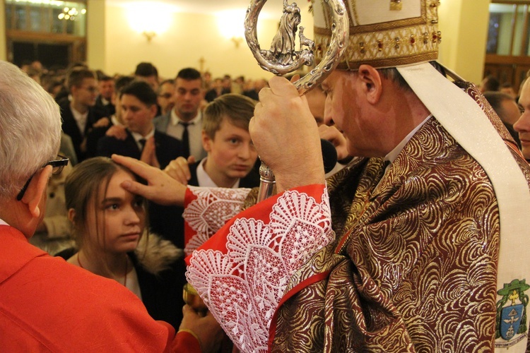 Bierzmowanie w parafii Krzyża św. w Dębicy