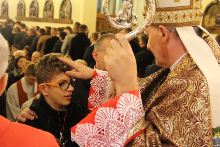 Bierzmowanie w parafii Krzyża św. w Dębicy