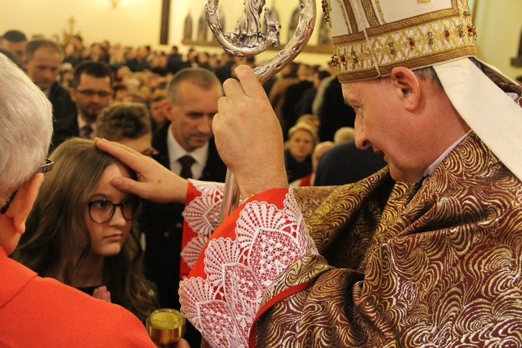 Bierzmowanie w parafii Krzyża św. w Dębicy