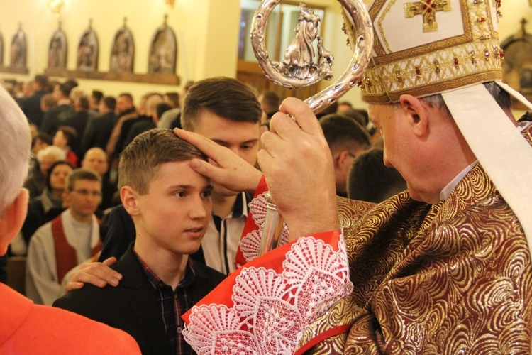 Bierzmowanie w parafii Krzyża św. w Dębicy