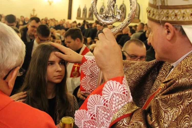 Bierzmowanie w parafii Krzyża św. w Dębicy