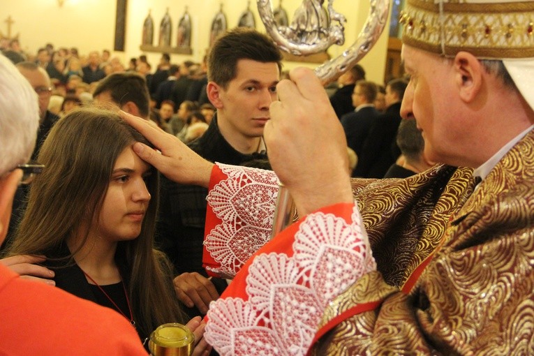 Bierzmowanie w parafii Krzyża św. w Dębicy