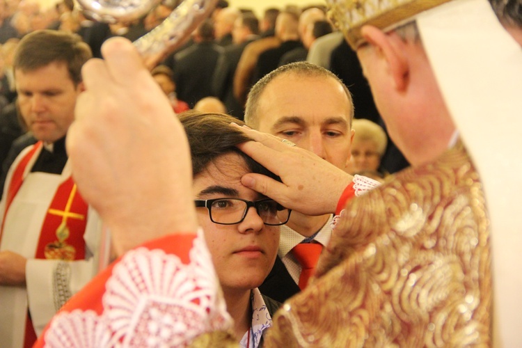 Bierzmowanie w parafii Krzyża św. w Dębicy