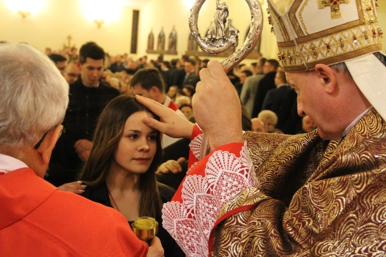 Bierzmowanie w parafii Krzyża św. w Dębicy