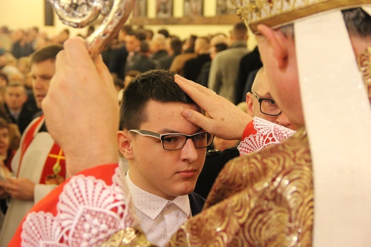 Bierzmowanie w parafii Krzyża św. w Dębicy