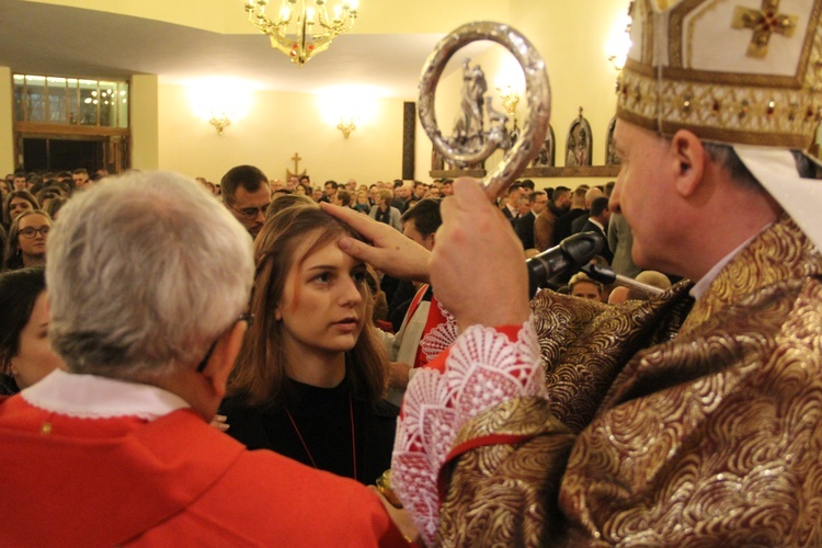 Bierzmowanie w parafii Krzyża św. w Dębicy