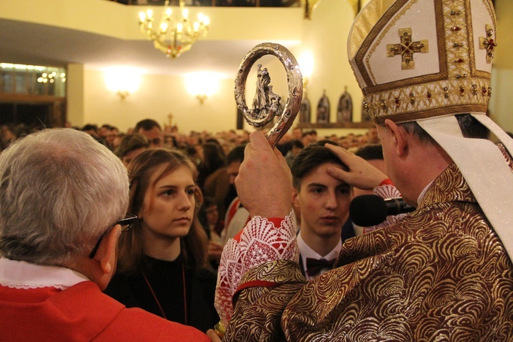 Bierzmowanie w parafii Krzyża św. w Dębicy