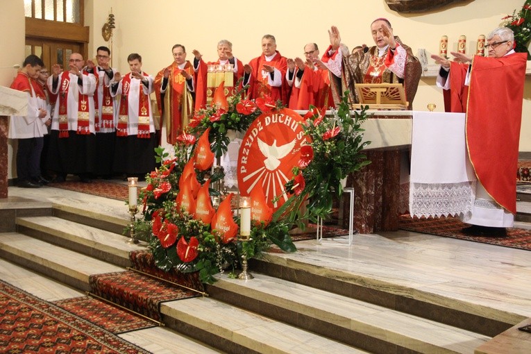 Bierzmowanie w parafii Krzyża św. w Dębicy