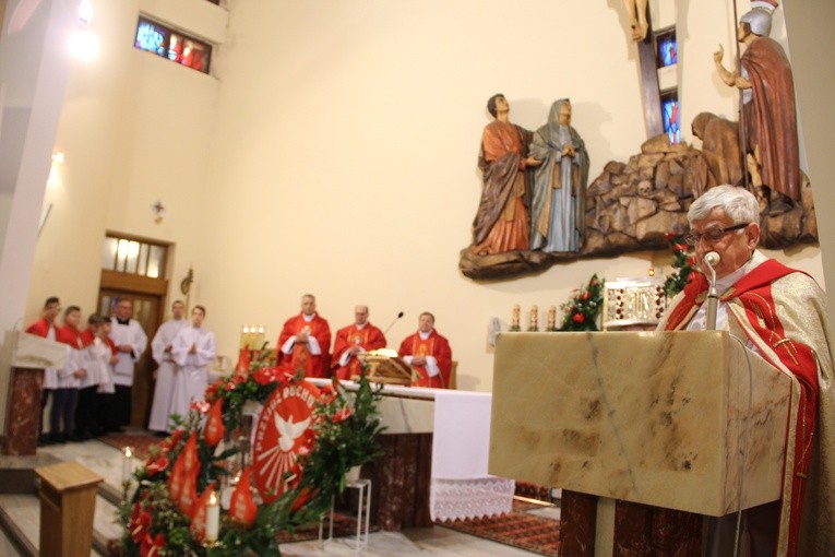 Bierzmowanie w parafii Krzyża św. w Dębicy