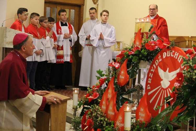 Bierzmowanie w parafii Krzyża św. w Dębicy